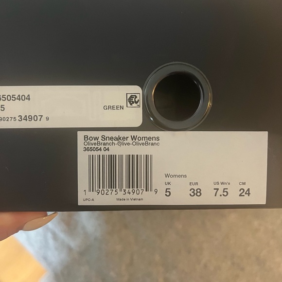 Puma by Rihanna satin bow tie green sneakers. - Picture 3 of 7